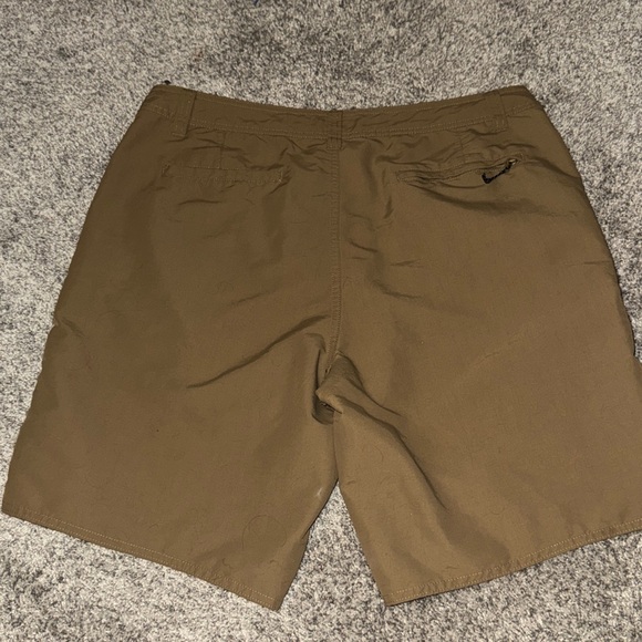 Patagonia Men's Tan Cargo Shorts - Picture 4 of 6